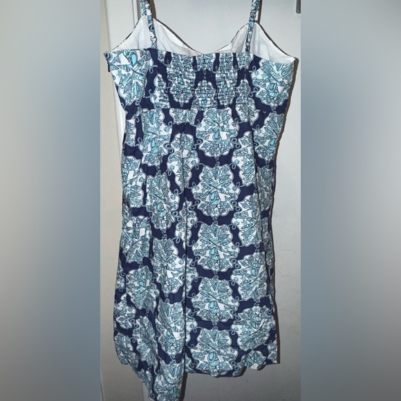 Lilly Pulitzer Blue and White Sleeveless shift dress. Very pretty and flattering - Picture 5 of 8